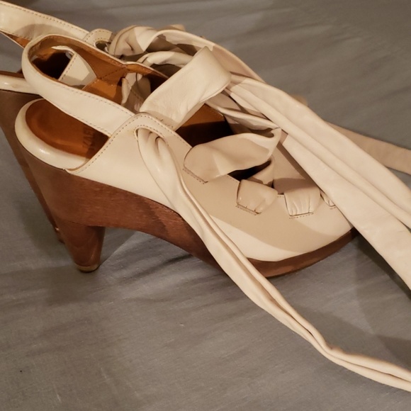 Beautiful  Off white strippy leather  High heels - Picture 2 of 7